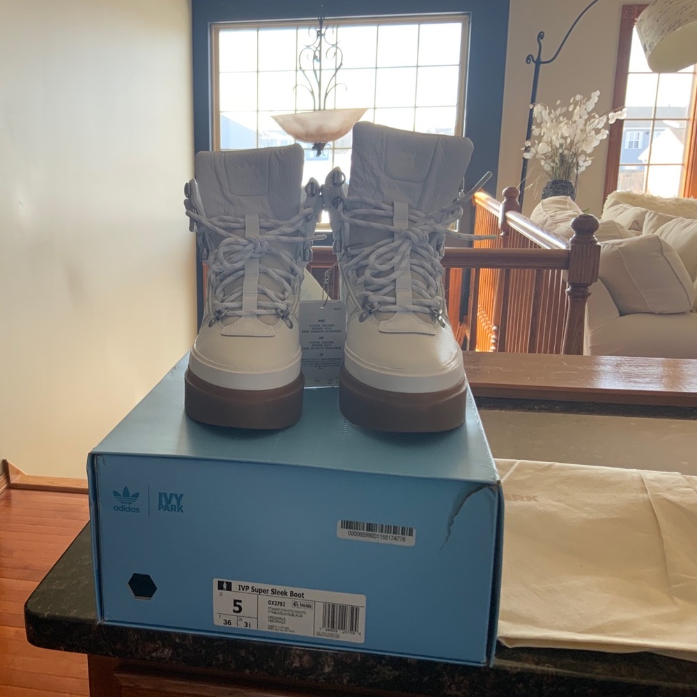 L๐K Adidas x IVY PARK Super Sleek Boot Size 5 NWT - Picture 1 of 11